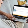 Instalacja na hostingu jednym kliknięciem? Co ułatwia z WordPress?